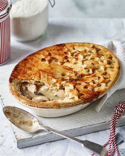 How much fat is in chicken and buttom mushroom pie - calories, carbs, nutrition