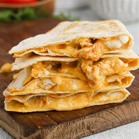 How much fat is in chicken and cheese quesadilla - baked - calories, carbs, nutrition