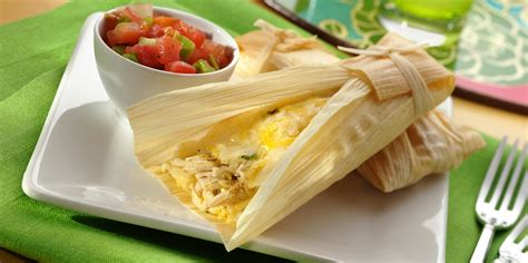 How much fat is in chicken and cheese tamales - calories, carbs, nutrition