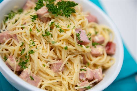 How much fat is in chicken and ham carbonara - calories, carbs, nutrition