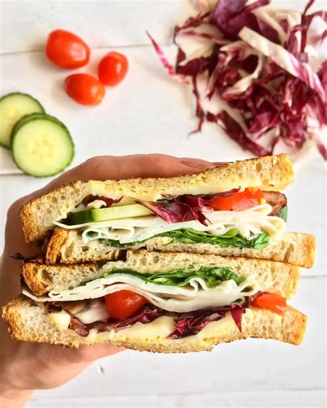 How much fat is in chicken and swiss sandwich - calories, carbs, nutrition