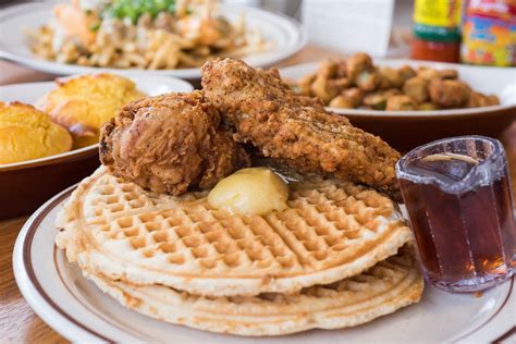 How much fat is in chicken and waffles - calories, carbs, nutrition