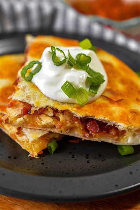 How much fat is in chicken bacon ranch quesadilla - calories, carbs, nutrition