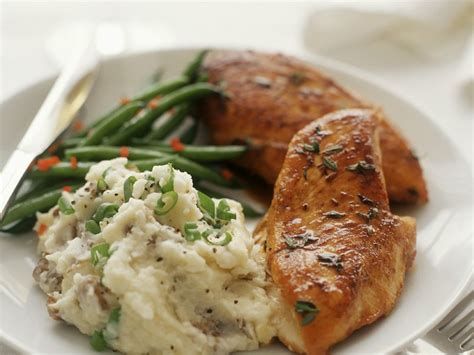 How much fat is in chicken breast 4 oz baked mashed sweet potatoes & lemon garlic green beans - calories, carbs, nutrition