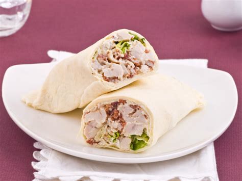 How much fat is in chicken caesar wrap - calories, carbs, nutrition