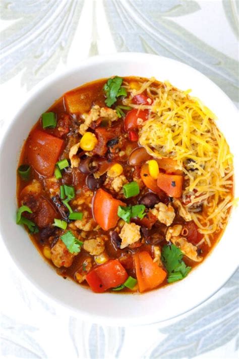 How much fat is in chicken chili bowl - calories, carbs, nutrition