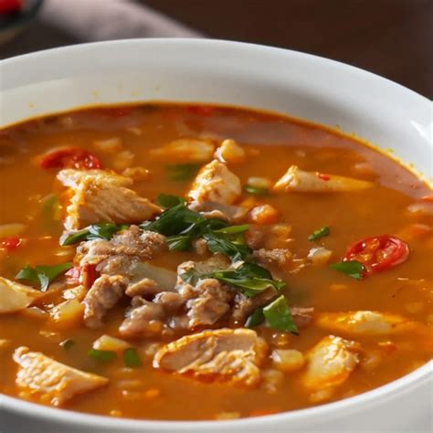 How much fat is in chicken chili soup 12 oz - calories, carbs, nutrition