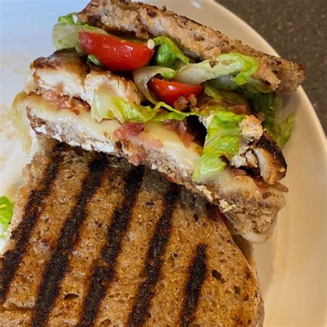 How much fat is in chicken club panini - calories, carbs, nutrition