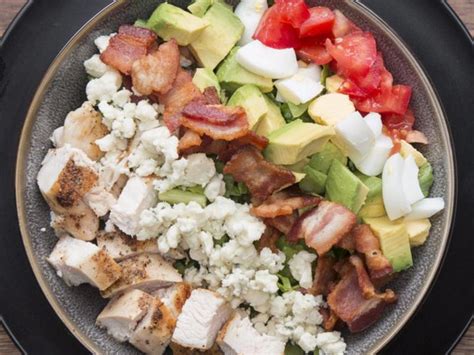 How much fat is in chicken cobb salad (33095.11) - calories, carbs, nutrition