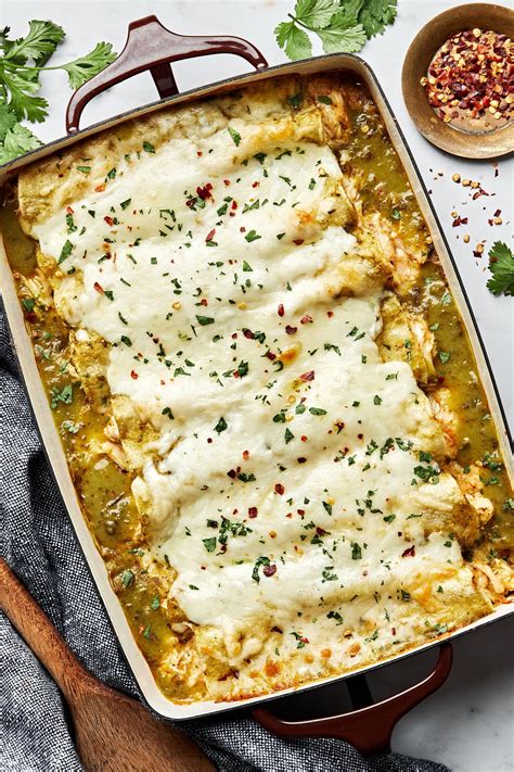 How much fat is in chicken enchiladas with green chiles - calories, carbs, nutrition