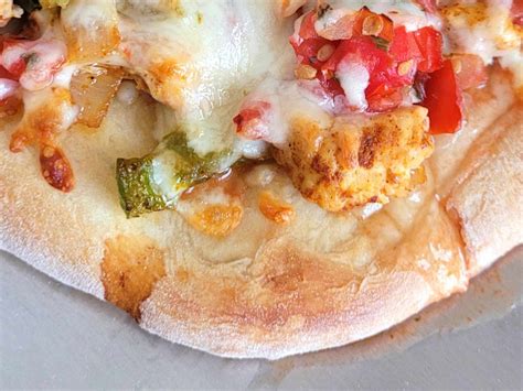 How much fat is in chicken fajita pizza - calories, carbs, nutrition