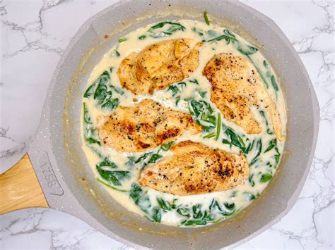 How much fat is in chicken florentine with rice, gravy and vegetable - calories, carbs, nutrition