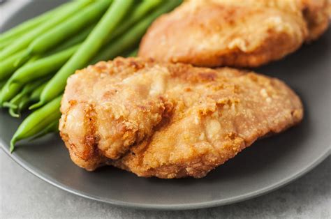 How much fat is in chicken fried chicken breast - calories, carbs, nutrition