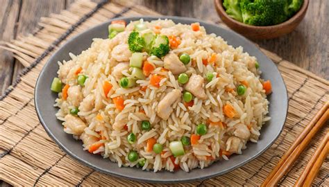 How much fat is in chicken fried rice - calories, carbs, nutrition