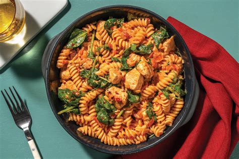 How much fat is in chicken fusilli with mushroom sauce (36121.1) - calories, carbs, nutrition