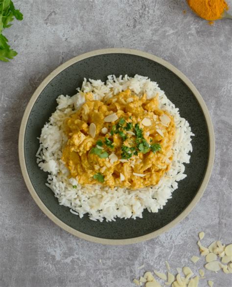 How much fat is in chicken korma with flaked almonds - calories, carbs, nutrition