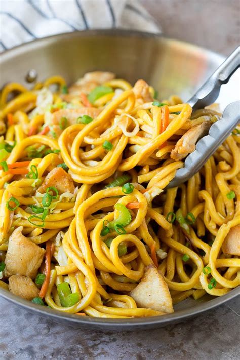 How much fat is in chicken lo mein - calories, carbs, nutrition