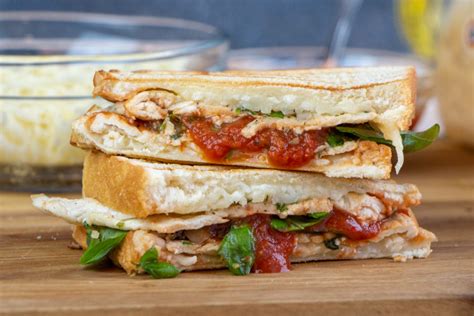 How much fat is in chicken parmesan panini - calories, carbs, nutrition