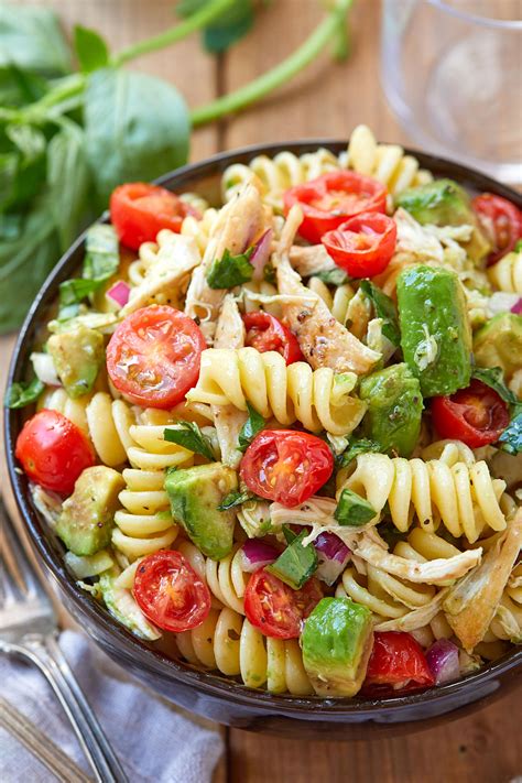 How much fat is in chicken pasta salad - calories, carbs, nutrition