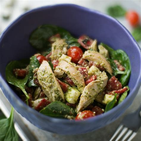 How much fat is in chicken pesto salad - calories, carbs, nutrition