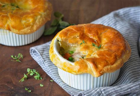 How much fat is in chicken pie - calories, carbs, nutrition