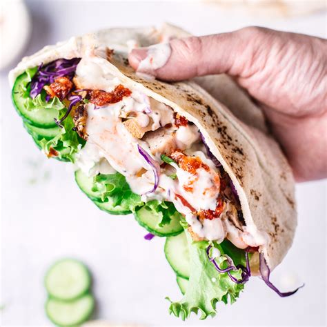 How much fat is in chicken pita with tzatzki - calories, carbs, nutrition
