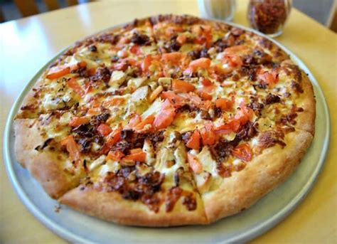 How much fat is in chicken pizza supreme - medium - calories, carbs, nutrition