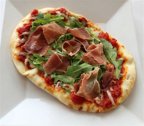 How much fat is in chicken prosciutto flat bread - calories, carbs, nutrition