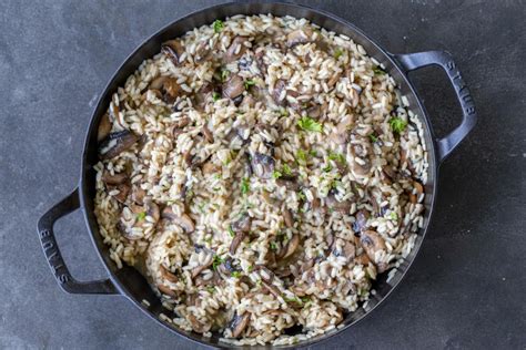 How much fat is in chicken provencal with mushroom risotto, green peas (600hs) - calories, carbs, nutrition