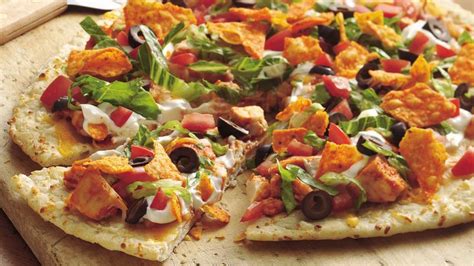 How much fat is in chicken taco pizza - calories, carbs, nutrition