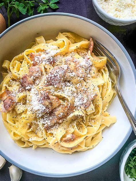 How much fat is in chicken tagliatelle carbonara - calories, carbs, nutrition