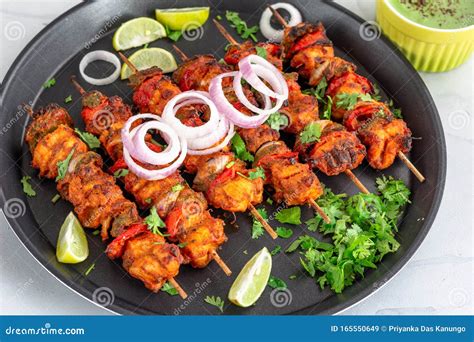 How much fat is in chicken tikka skewer with mint & cucmuber - calories, carbs, nutrition