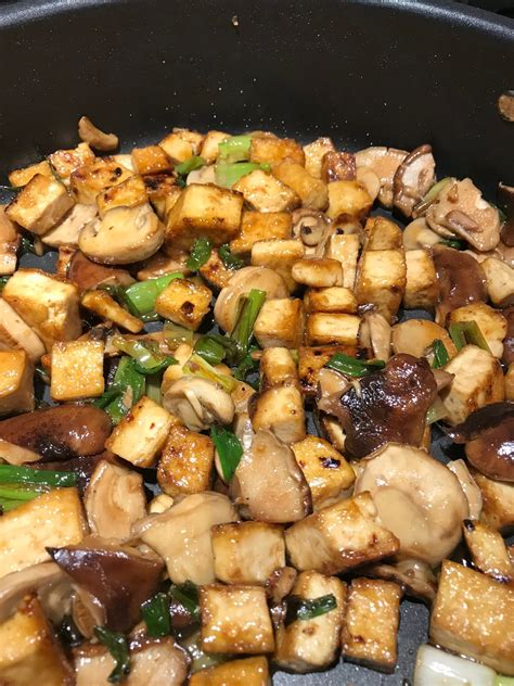How much fat is in chicken tofu and mushroom stir fry - calories, carbs, nutrition