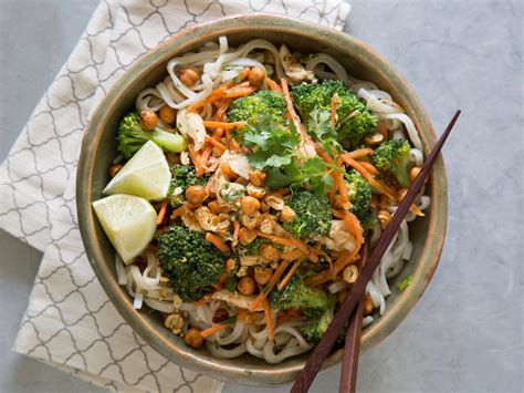 How much fat is in chicken vegetable noodle bowl - calories, carbs, nutrition