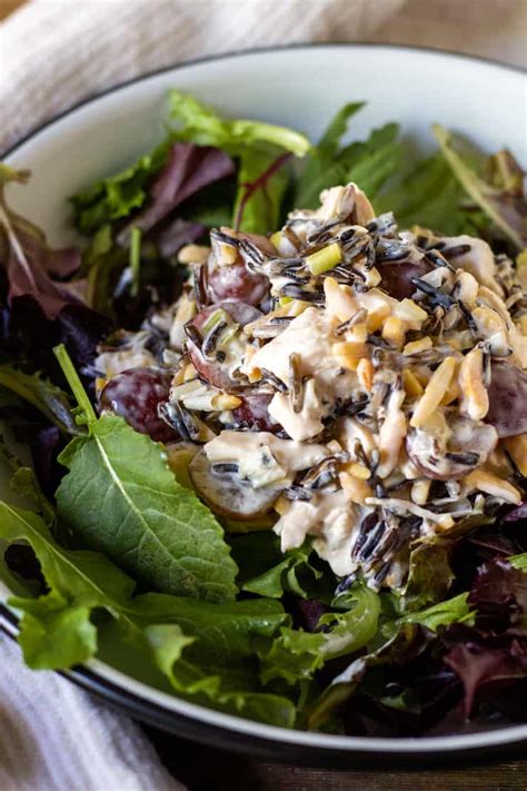 How much fat is in chicken wild rice salad with mixed greens - calories, carbs, nutrition