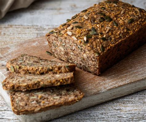 How much fat is in chicken with light garlic mayo, rocket and pistachios on multiseed bread - calories, carbs, nutrition