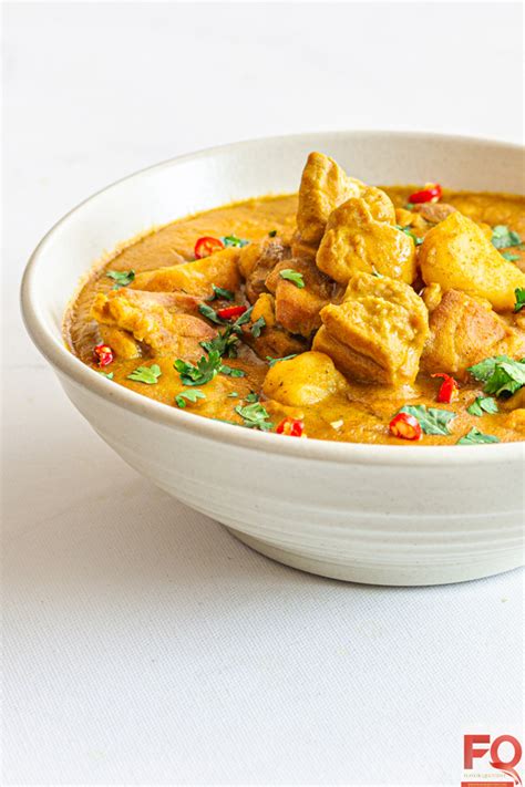 How much fat is in chicken yellow curry - calories, carbs, nutrition