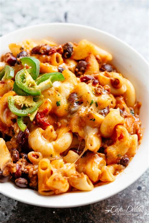 How much fat is in chili and macaroni - calories, carbs, nutrition