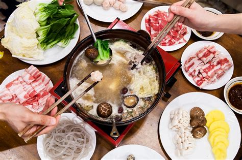 How much fat is in chinese hot & sour soup with wontons - calories, carbs, nutrition