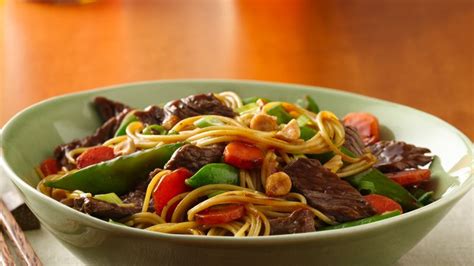 How much fat is in chinese noodle bowl with beef - calories, carbs, nutrition