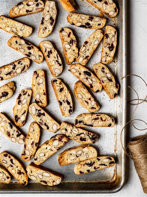 How much fat is in chocolate almond cranberry biscotti - calories, carbs, nutrition