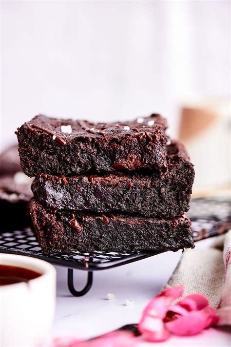 How much fat is in chocolate brownie - calories, carbs, nutrition