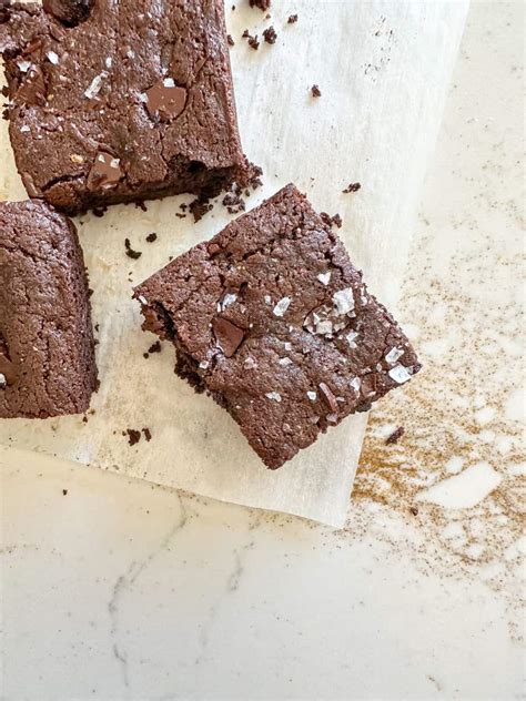 How much fat is in chocolate brownies (no nuts) - calories, carbs, nutrition