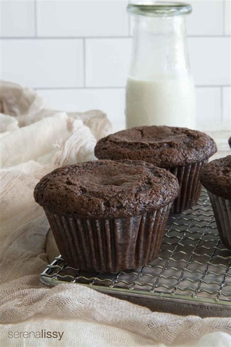 How much fat is in chocolate caramel muffin - calories, carbs, nutrition