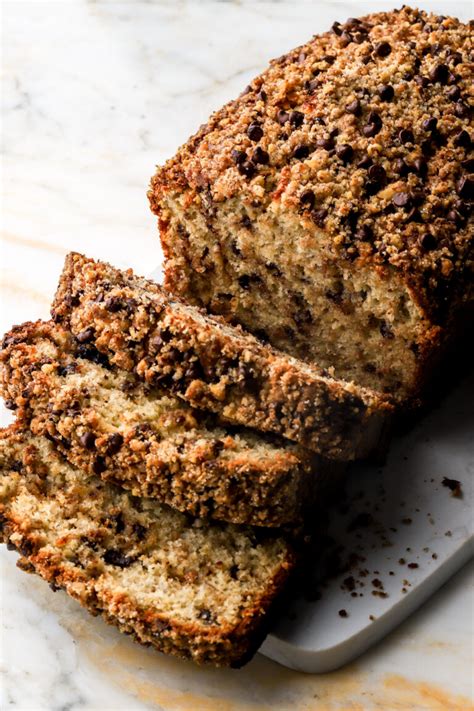 How much fat is in chocolate chip banana nut bread - calories, carbs, nutrition