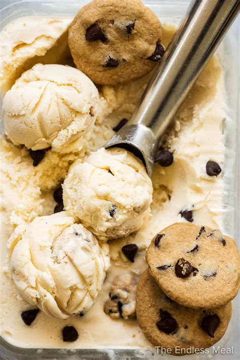 How much fat is in chocolate chip cookie dough ice cream - calories, carbs, nutrition