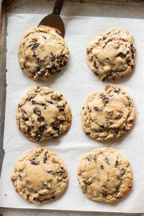 How much fat is in chocolate chip cookies (14023.0) - calories, carbs, nutrition