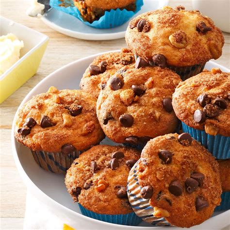 How much fat is in chocolate chip muffin - calories, carbs, nutrition