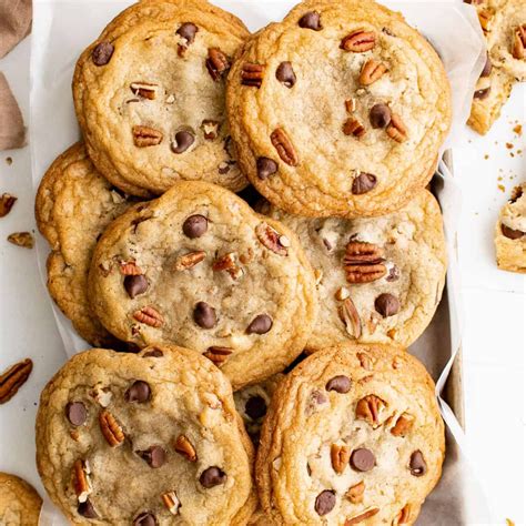 How much fat is in chocolate chip pecan cookie (36784.2) - calories, carbs, nutrition