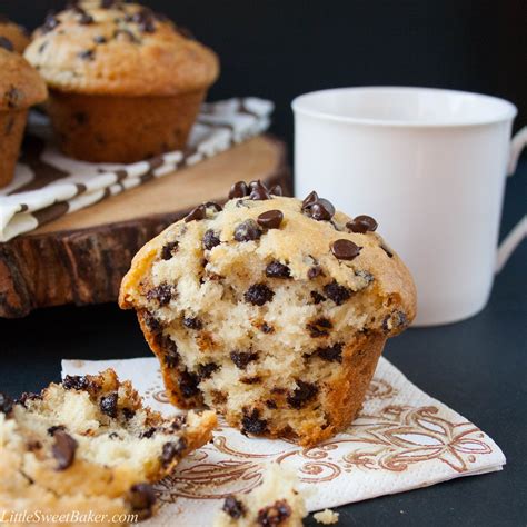 How much fat is in chocolate chocolate chip muffins - calories, carbs, nutrition